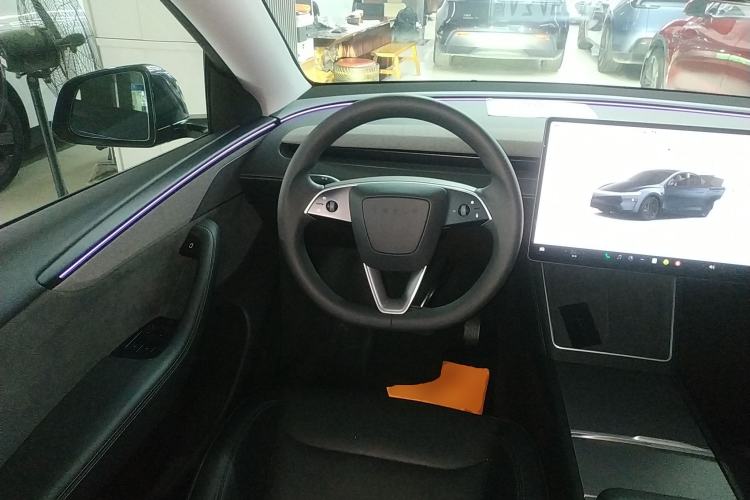 Used Tesla Model Y 2025 Long-Range All-Wheel-Drive Version