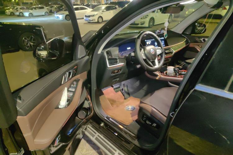 Used BMW X7 2021 xDrive40i Luxury Package with Leading Features