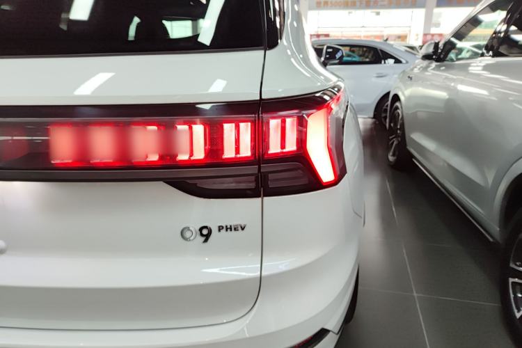 Used Lynk & Co 09 EM-P 2021 2.0T PHEV Halo Six-Seater Exterior 3