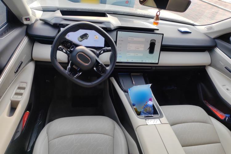 Used Lynk & Co 08 EM-P 2025 245km Ultra-Long Range Halo Center Console