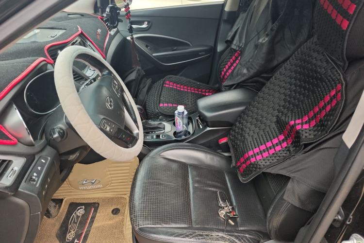 Used Hyundai Santa Fe 2013 2.0T Automatic All-Wheel Drive Top Trim Left Front Seat