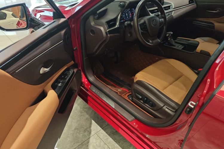 Used Lexus ES 2020 200 Luxury Edition Driver Seat