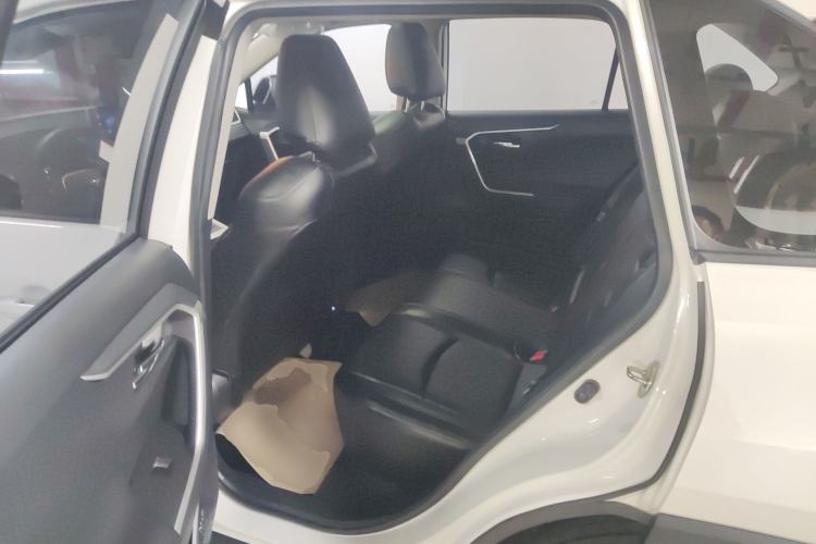 Used Toyota RAV4 2022 2.0L CVT Two-Wheel Drive Fashion Edition Left Rear Seat