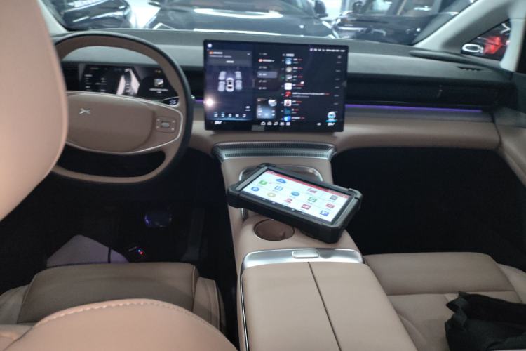 Used XPeng X9 2024 702 Ultra-Long Range Pro Center Console