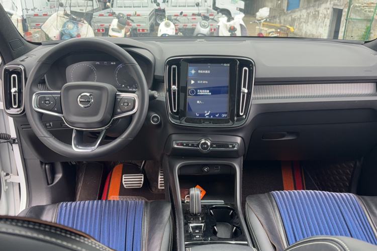 Used Volvo XC40 2022 T4 Four-Wheel Drive Smart & Dynamic Sport Edition Center Console