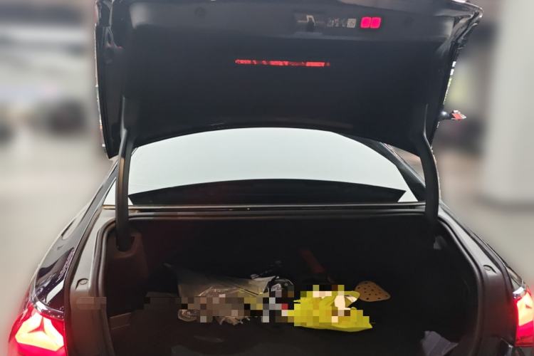 Used Mercedes-Benz E-Class New Energy 2024 E 350 e L Plug-in Hybrid Sports Sedan Trunk