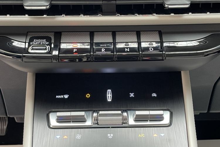 Used Lincoln Corsair 2023 2.0T Two-Wheel Drive Luxury Edition Interior 2