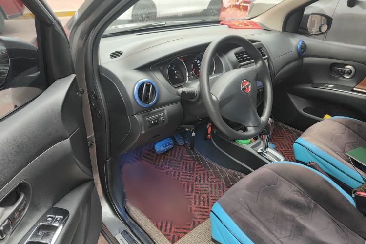 Used Nissan Livina 2015 1.6XE CVT Comfort Edition Interior 3