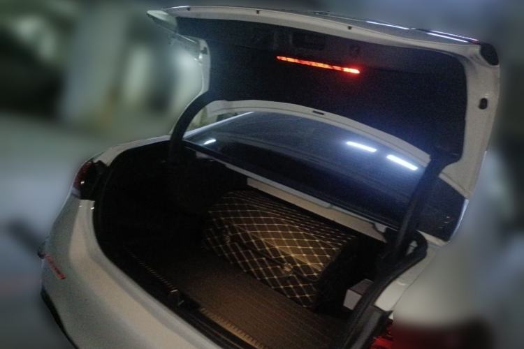 Used Mercedes-Benz A-Class 2022 Revised Version A 200 L Sport Sedan Fashionable Style
