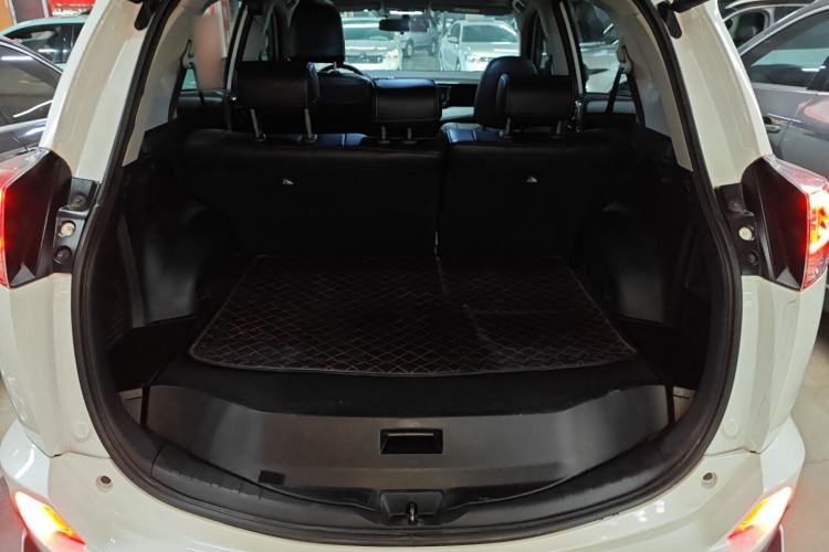 Used Toyota RAV4 2019 2.0L CVT Two-Wheel Drive Luxury Version China VI Standard
