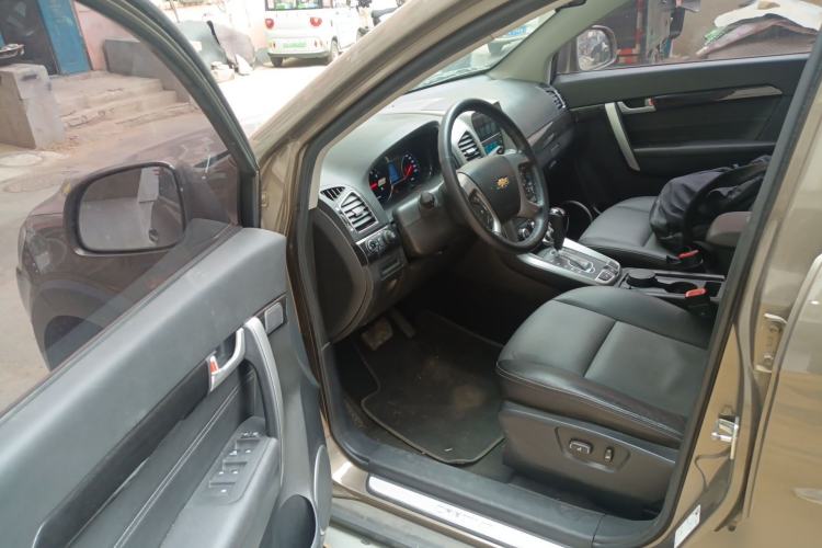 Used Chevrolet Captiva 2017 2.4L 4x4 Flagship Edition 7-Seater
