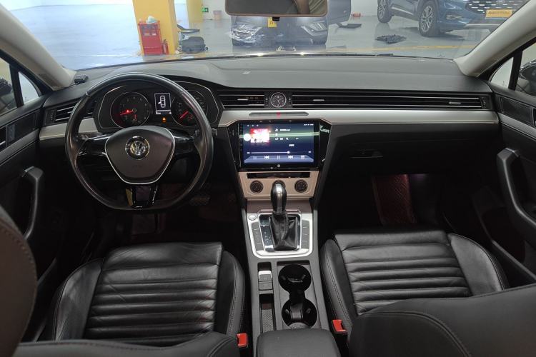 Used Volkswagen Magotan 2018 280TSI DSG Comfort Model Center Console