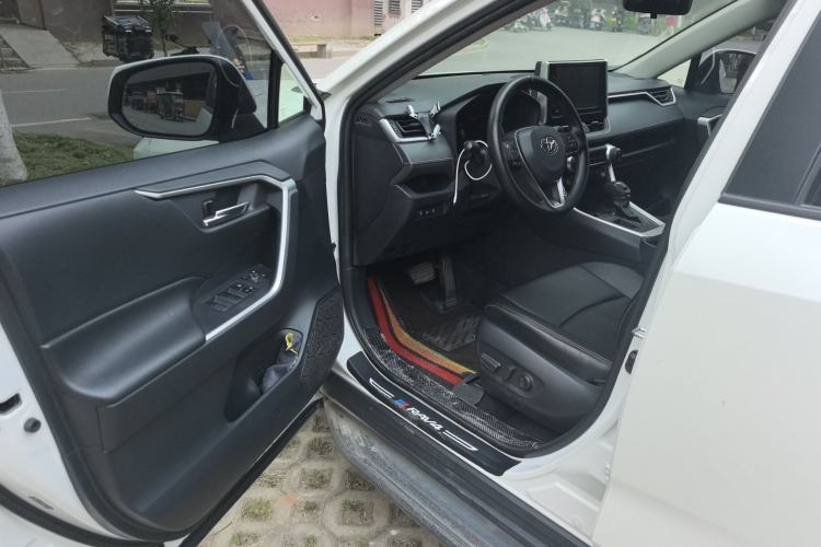 Used Toyota RAV4 2020 2.0L CVT Two-Wheel Drive Fashion Edition Driver Seat