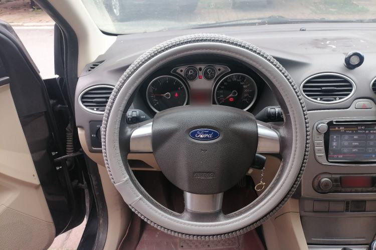 Used Ford Focus 2013 Sedan Classic 1.8L Manual Fashion Edition