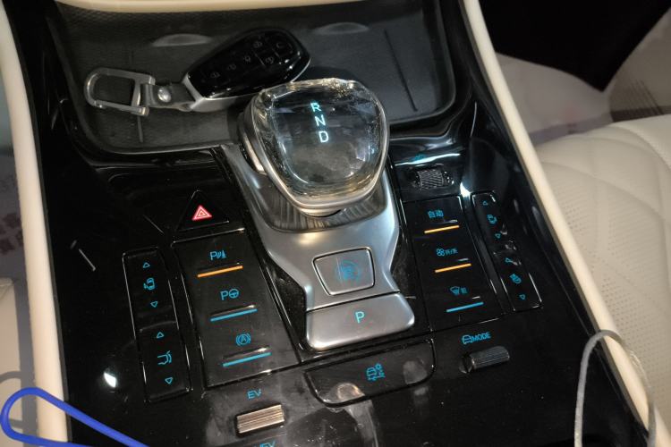 Used Denza D9 2025 DM-i Intelligent Drive 1020 Four-Wheel Drive Prestige Model