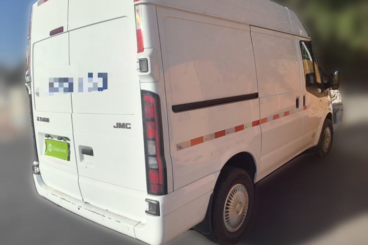 Used JMC Fushun 2025 2.0T 8AT Diesel Short-Wheelbase Mid-Height Commercial Van with 2/3 Seats

