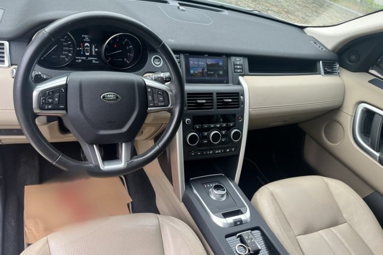 Used Land Rover Discovery Sport 2016 2.0T HSE Interior 9