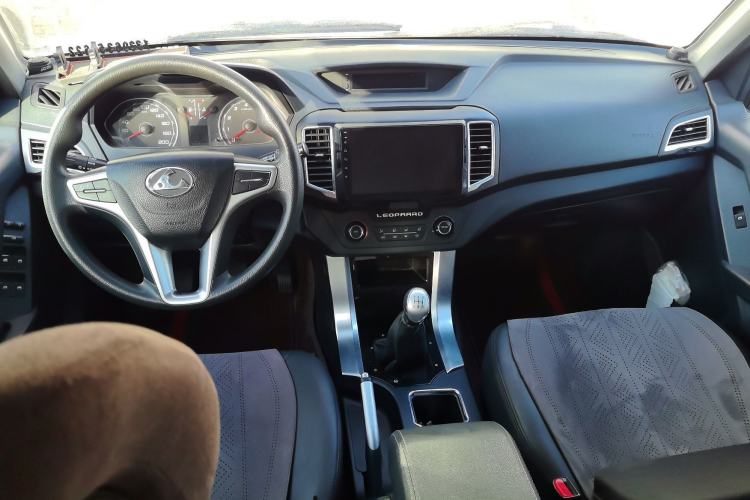 Used Leopaard Q6 2015 2.4L Manual Two-Wheel-Drive Elite Model Center Console