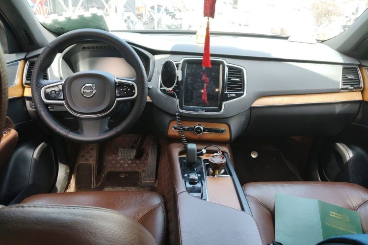 Used Volvo XC90 2022 B6 Zhiya Luxury 7-Seater Center Console