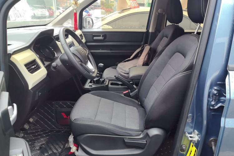 Used Wuling Hongguang PLUS 2019 1.5T Manual Comfort Version 7 Seats
