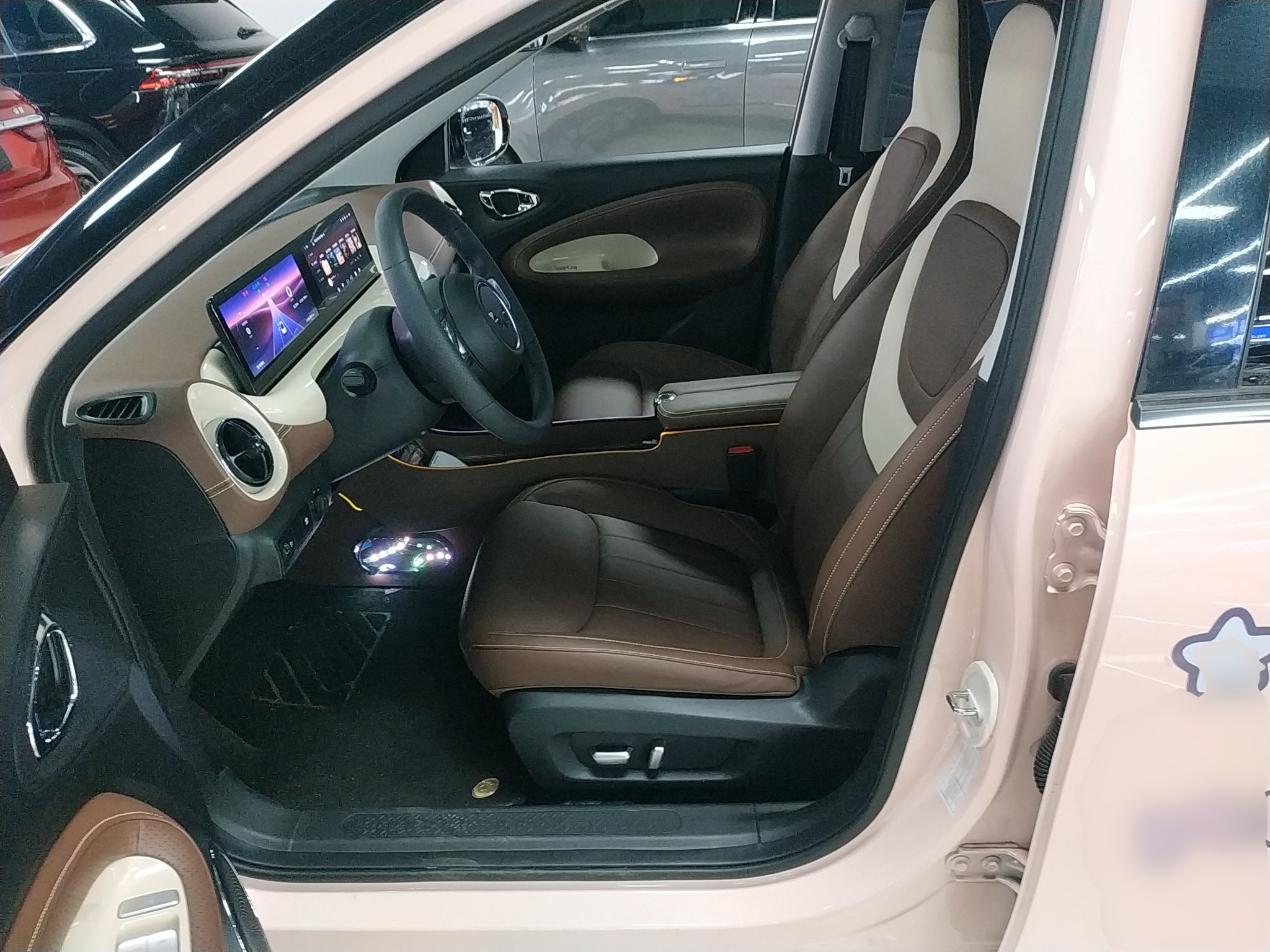 المقاعد الأمامية داخل السيارة