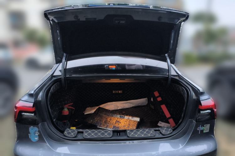 Used Roewe i6 MAX 2020 300TGI Automatic "Swell Cool Smart Drive" Edition Trunk