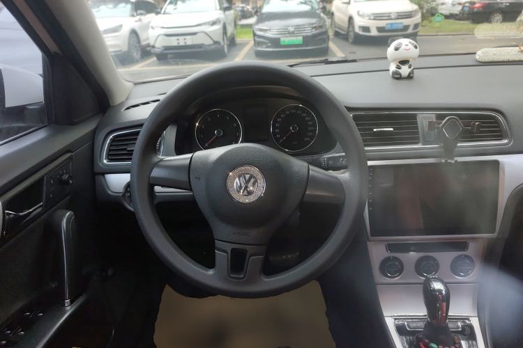 Used Volkswagen Lavida 2014 1.4 TSI DSG BlueMotion Technology Version Steering Wheel