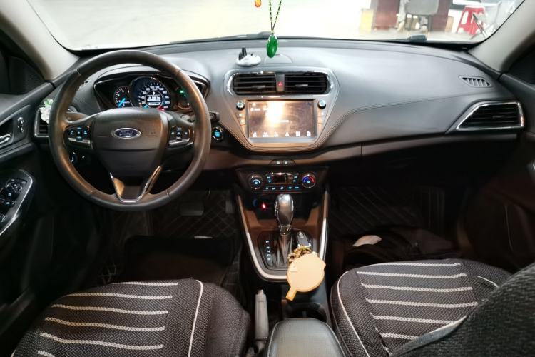 Used Ford Escort 2019 Revised Version 1.5L Automatic Enjoyment Type China VI Standard Center Console