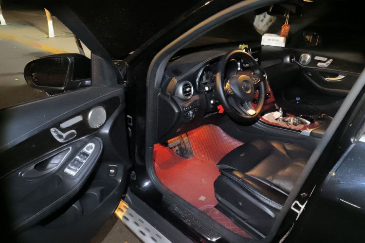 Used Mercedes-Benz GLC 2018 Facelift GLC 260 4MATIC Luxury Edition
