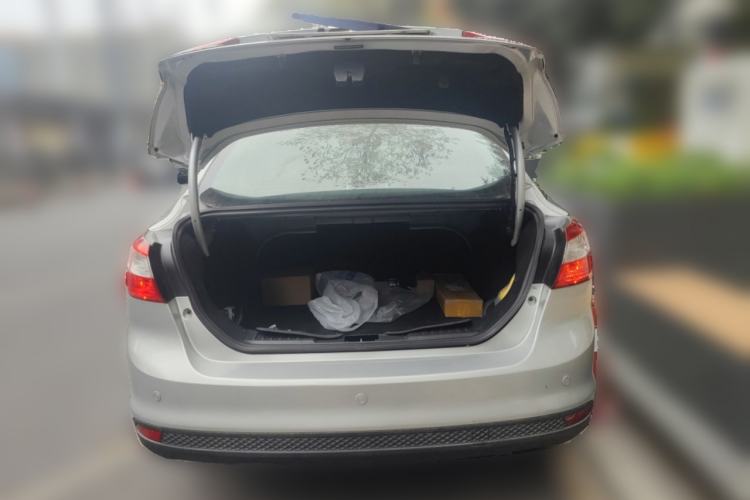 Used Ford Focus 2012 Sedan 1.6L Automatic Fashion Edition
