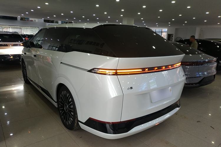 Used XPeng X9 2025 740 Ultra-Long Range Max Exterior 2