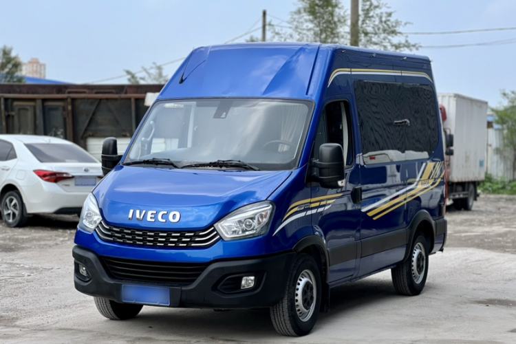 Used Iveco Eurocargo 2021 3.0T Automatic Chaorui Short Wheelbase High-Roof Side-Sliding Door F1C