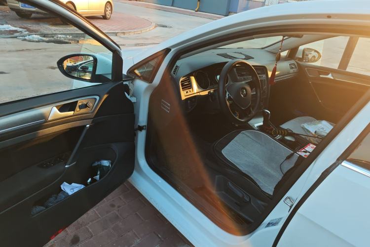 Used Volkswagen Golf 2015 1.6L Automatic Comfort Model
