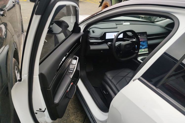 Used Geely Galaxy L6 2024 125km PLUS Dragon Edition