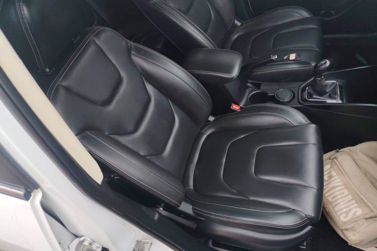 Used Dongfeng Fengon 580 2016 1.8L Manual Comfort Model Right Front Seat