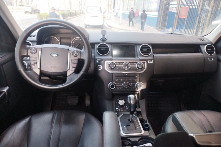 Used Land Rover Discovery 2011 3.0 SDV6 HSE Diesel Version Center Console