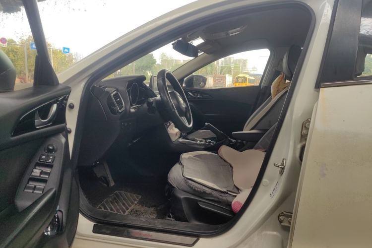 Used Mazda 3 Axela 2016 Sedan 1.5L Automatic Comfort Model