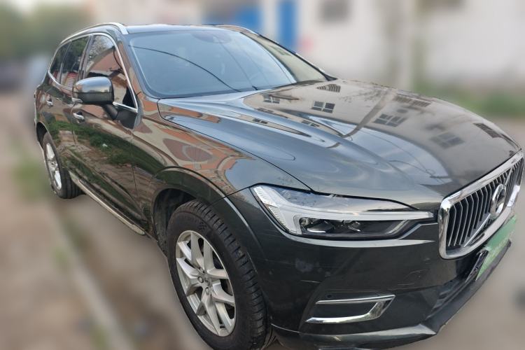 Used Volvo XC60 2021 T5 4x4 Smart Luxury Edition Front Right 45 Deg