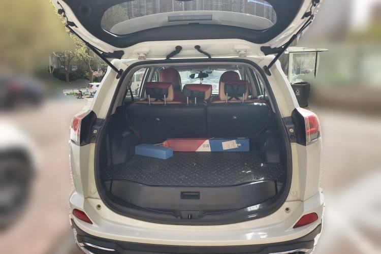 Used Toyota RAV4 2019 2.0L CVT Two-Wheel Drive Comfort Edition China VI Standard Trunk