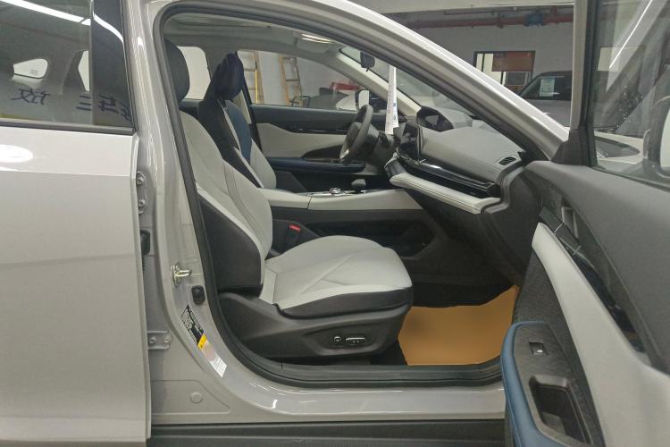 Used Changan UNI-V iDD 2023 Zhidian iDD 1.5T 113km Smart & Fun Version (Rapid Edition)
