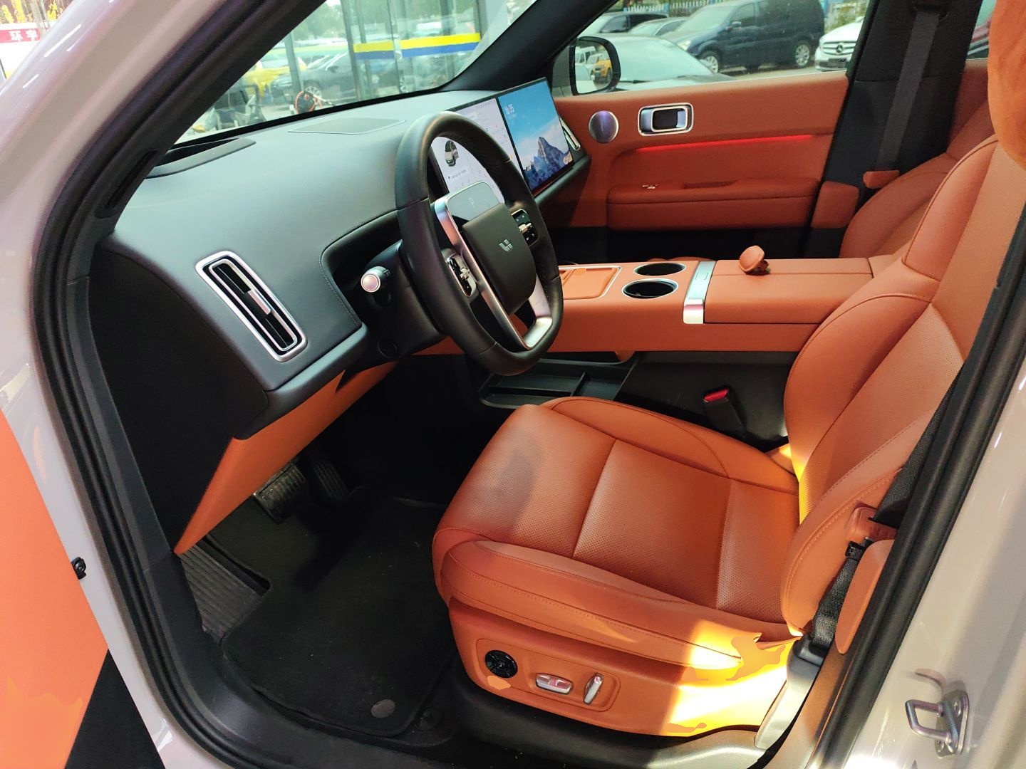 المقاعد الأمامية داخل السيارة