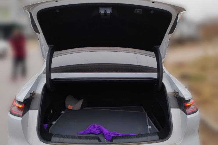 Used Geely Galaxy E8 2024 665 km Range Rear-Drive Starship Long-Range Version
