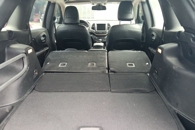 Used Jeep Cherokee 2016 2.4L Professional Smart Version Trunk