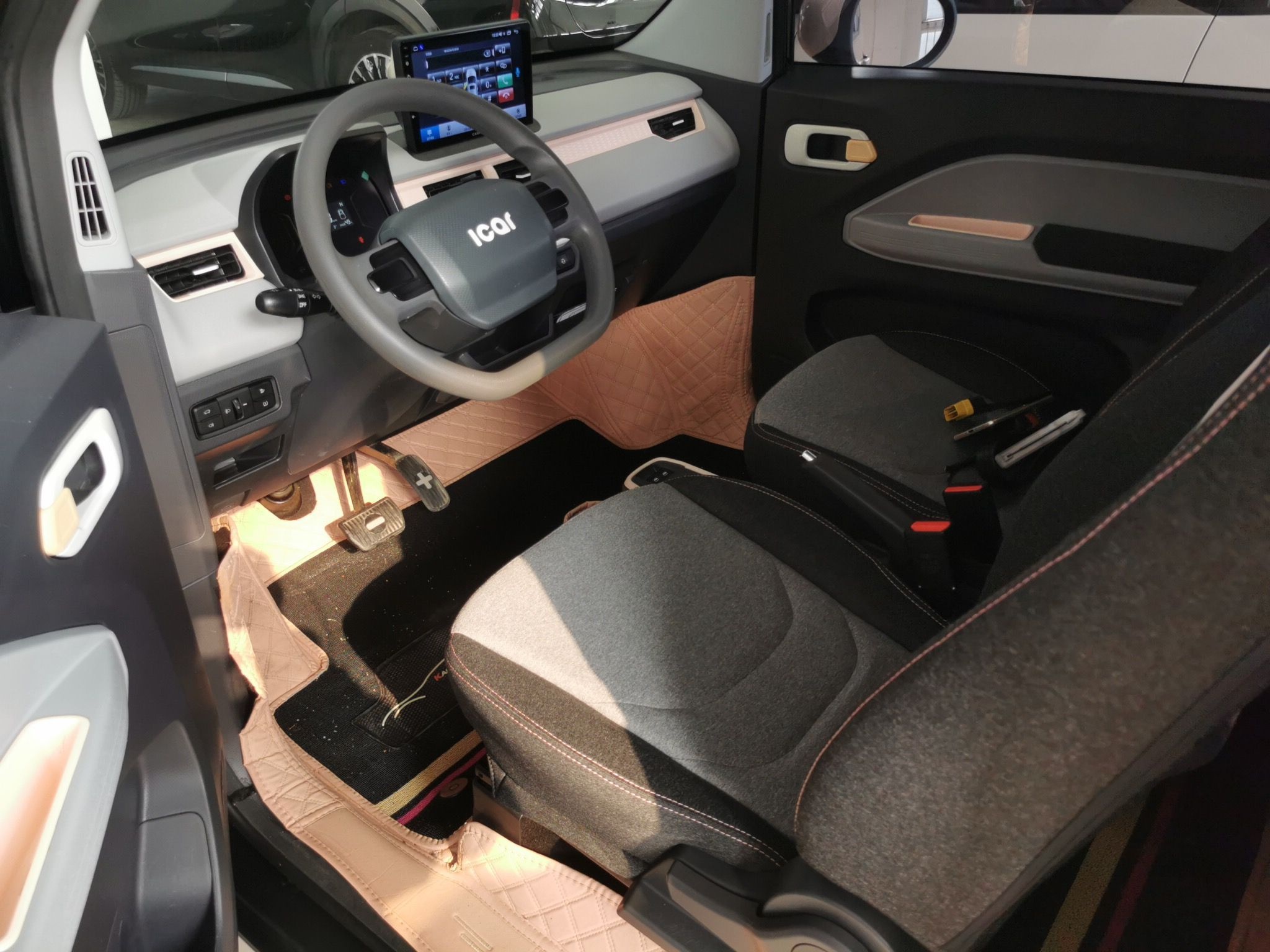 Переднее сиденье в автомобиле