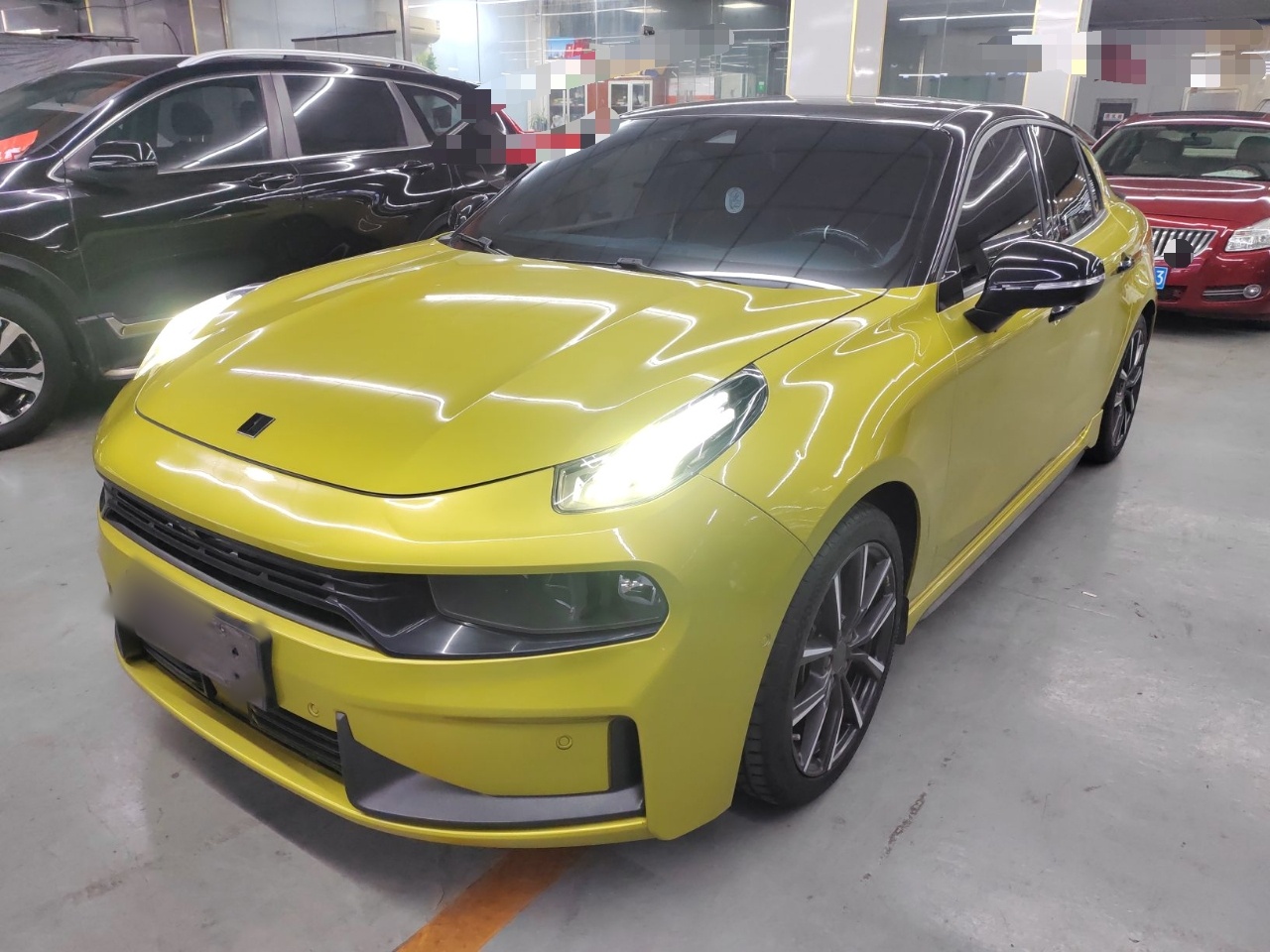 تحت مقدمة السيارة