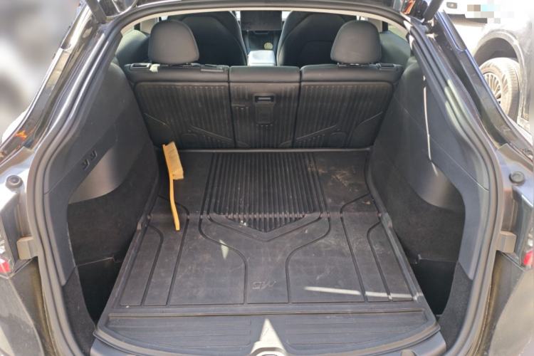 Used Tesla Model Y 2023 Long-Range All-Wheel-Drive Version
