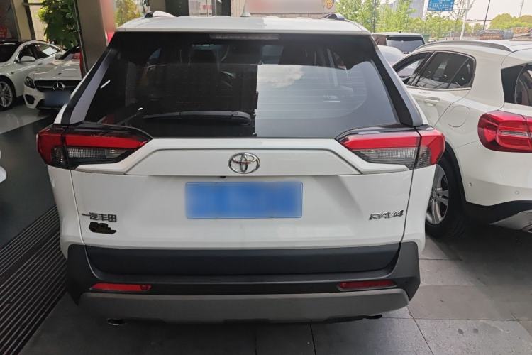 Used Toyota RAV4 2023 2.0L CVT Two-Wheel Drive 20th Anniversary Platinum Edition
