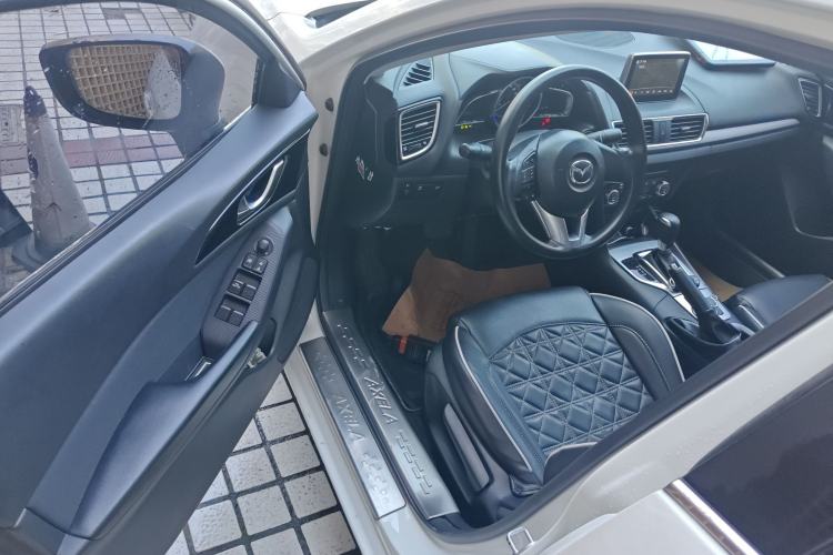 Used Mazda 3 Axela 2016 Sedan 1.5L Automatic Luxury Model
