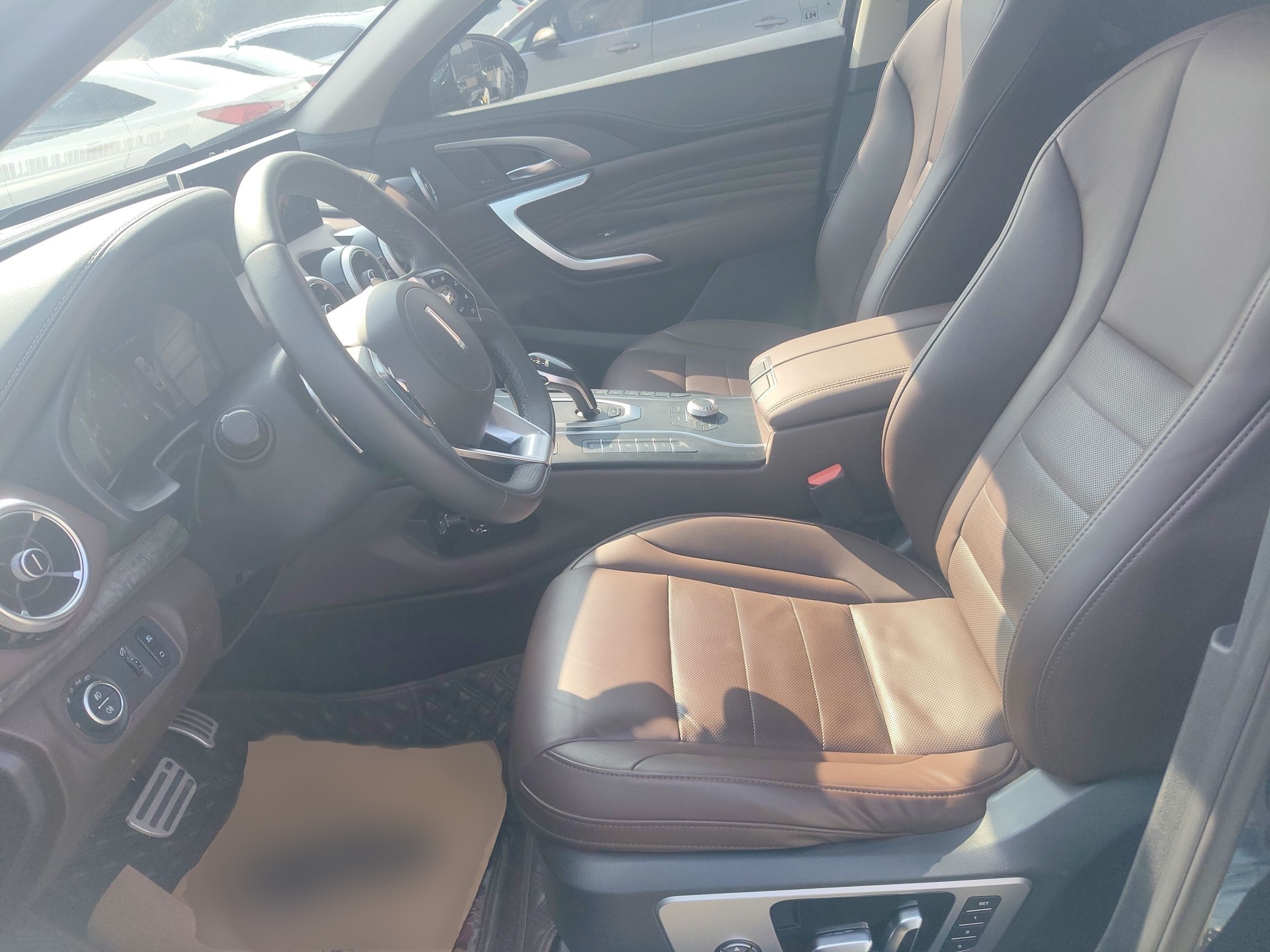 Переднее сиденье в автомобиле