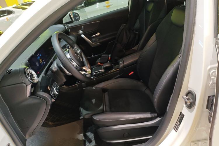 Used Mercedes-Benz A-Class 2022 Revised Version A 200 L Sport Sedan Fashionable Style Left Front Seat